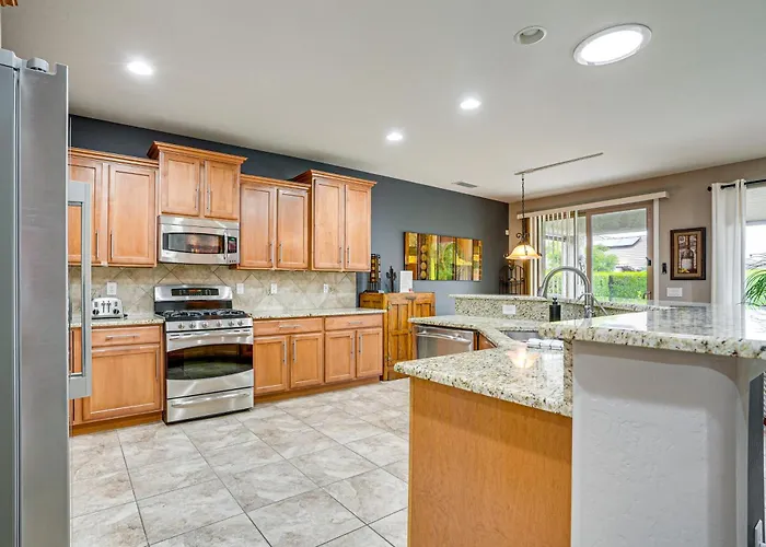 Backyard Paradise & Community Perks: Oasis * Buckeye