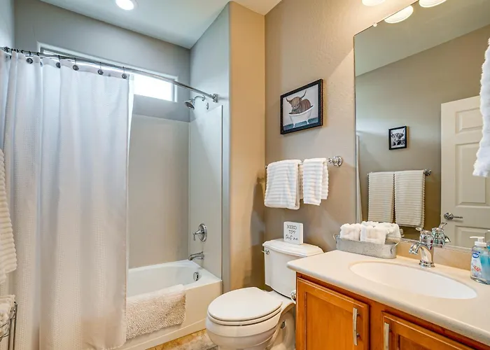 Backyard Paradise & Community Perks: Oasis Holiday home