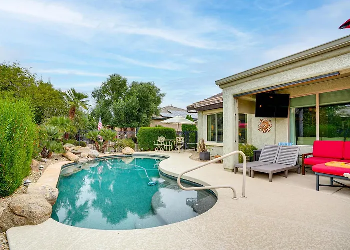 Backyard Paradise & Community Perks: Oasis Holiday home