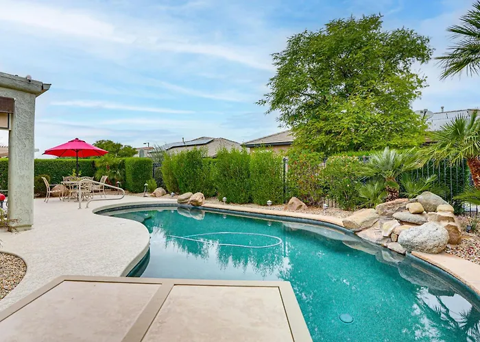 Backyard Paradise & Community Perks: Oasis