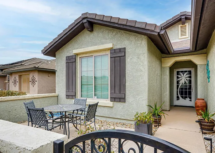 Backyard Paradise & Community Perks: Oasis Holiday home